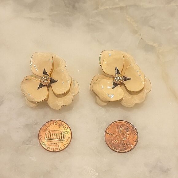 NEW Kenneth Jay Layne Beige Gold Crystal Pave Retro Clip on Flower Earrings - Picture 2 of 9